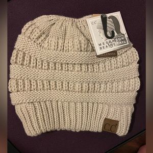 NWT Messy Bun Beanie tail hat, C.C. Brand